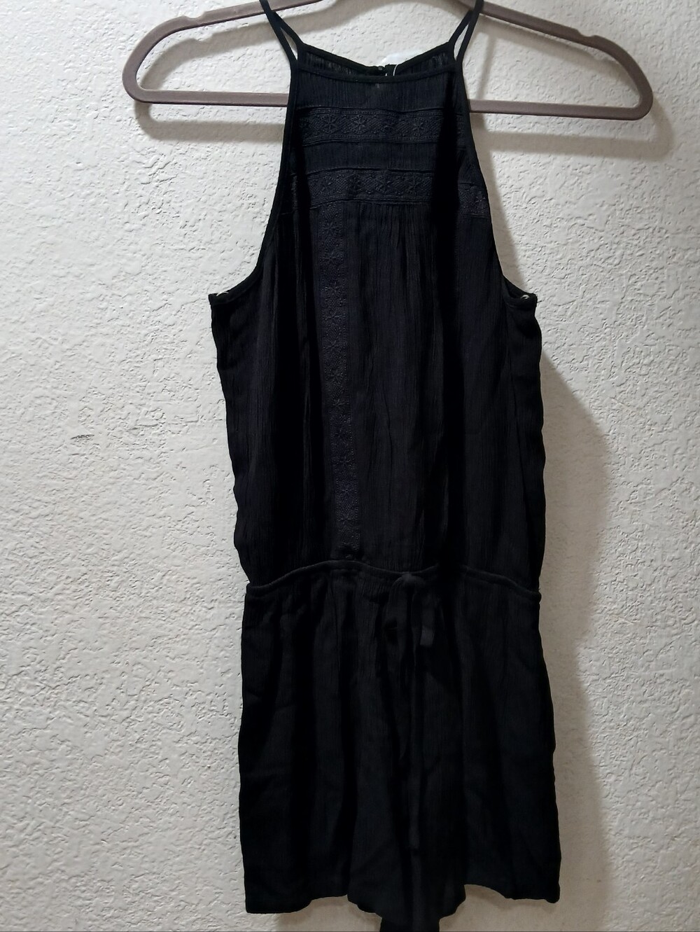 Chloe & Katie Nwot S Black Textured Halter Romper